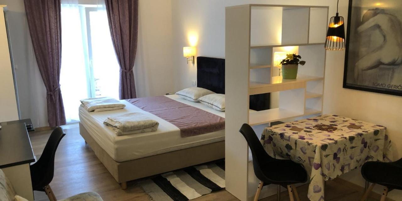 Apartments Grgic Zrnovo Buitenkant foto