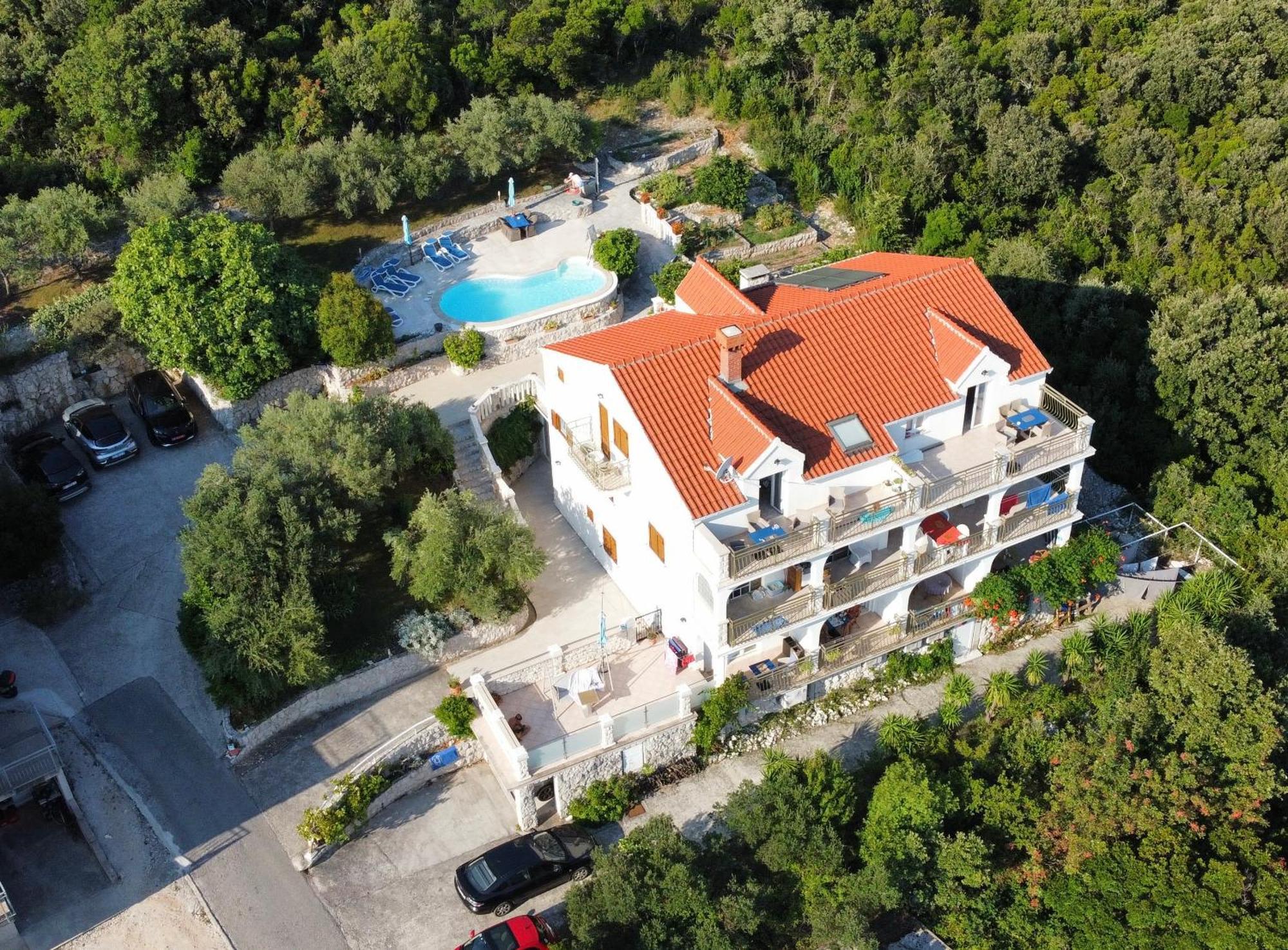 Apartments Grgic Zrnovo Buitenkant foto