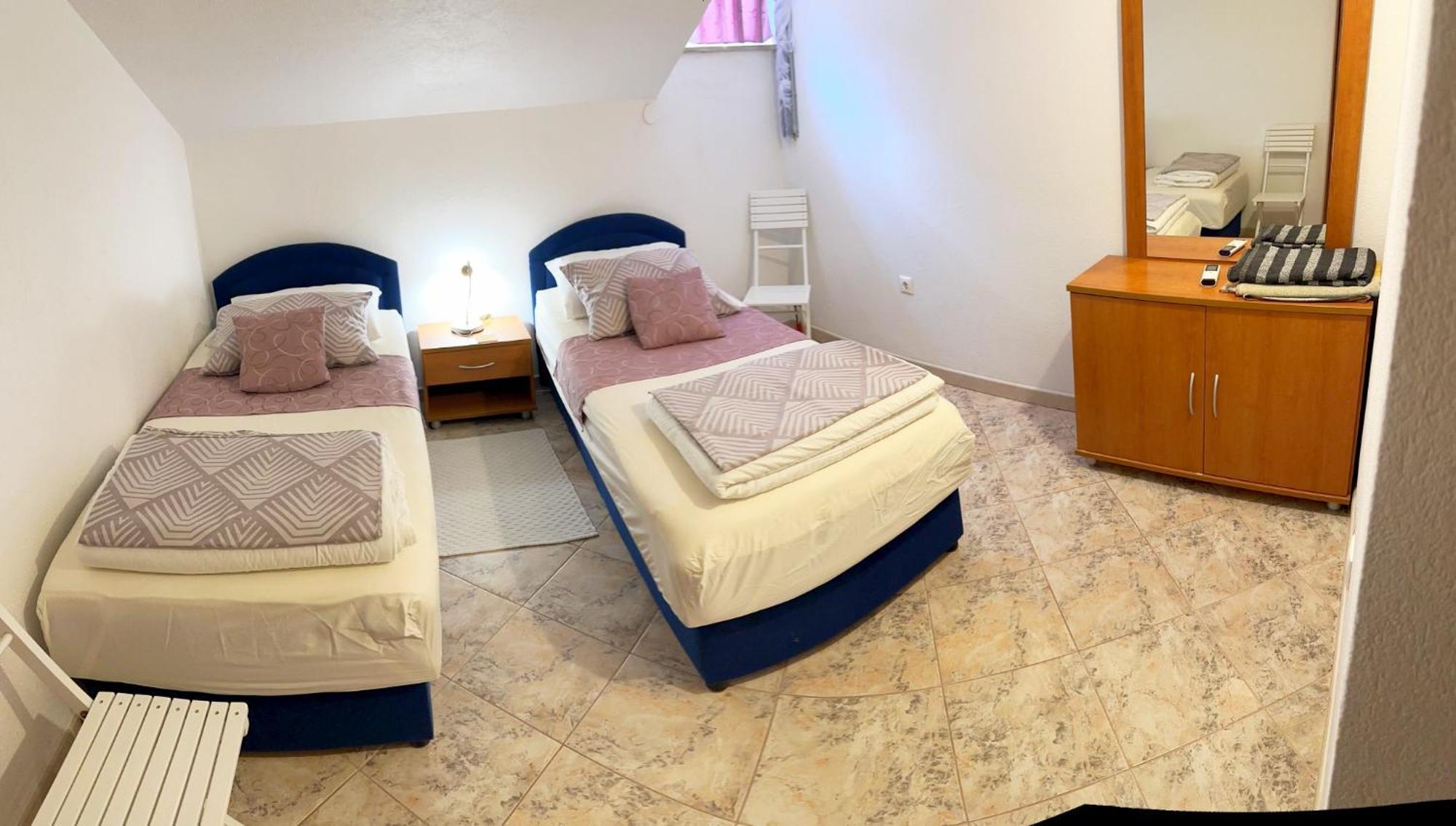 Apartments Grgic Zrnovo Buitenkant foto