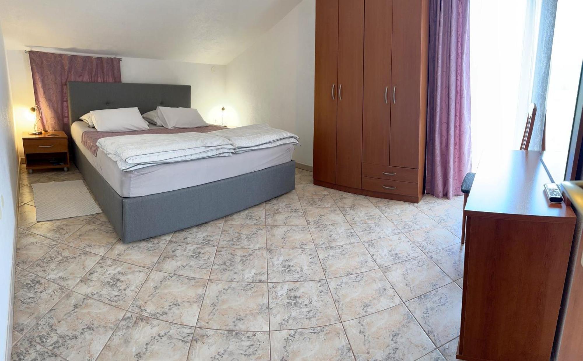 Apartments Grgic Zrnovo Buitenkant foto